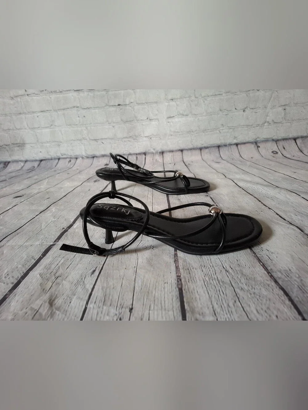 NIB Sqzrkj Strappy Black Kitten Heel Shoes - Size 8